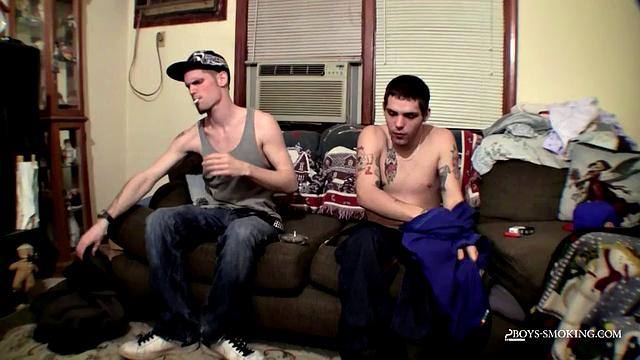 Стрейт-дружки курят и дрочат - Straight Buddies Smoke and Masturbate