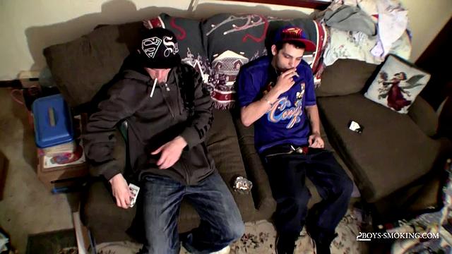 Стрейт-дружки курят и дрочат - Straight Buddies Smoke and Masturbate