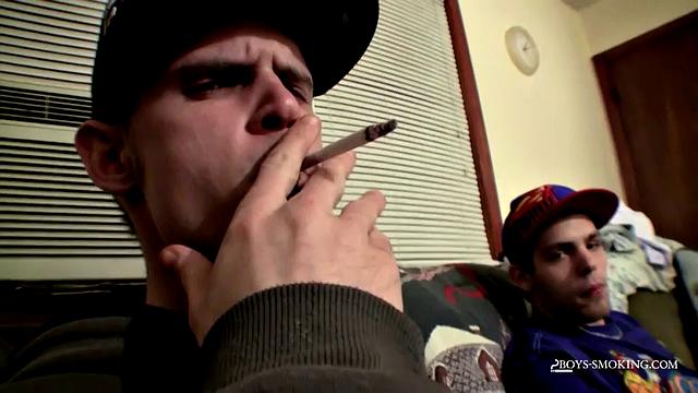 Стрейт-дружки курят и дрочат - Straight Buddies Smoke and Masturbate