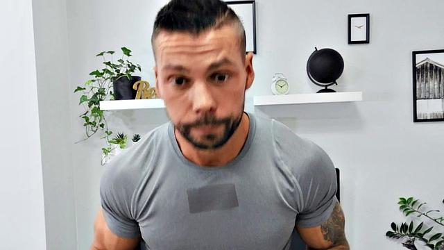 Booty babe squirts during hardcore workout in couple