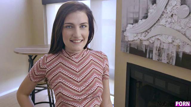 Babysitter Goes For it - S1:E8