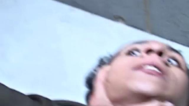 Рауль и Сантьяго трахаются в тюремном душе, не боясь быть пойманными