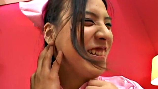 Giggling Japanese teen gets her pussy licked
