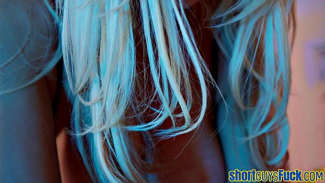 Cockhungry MILF fucked by shortie