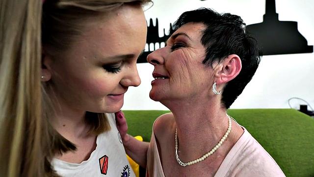 Busty gilf dyke ass and pussylicking lesbian girlfriend