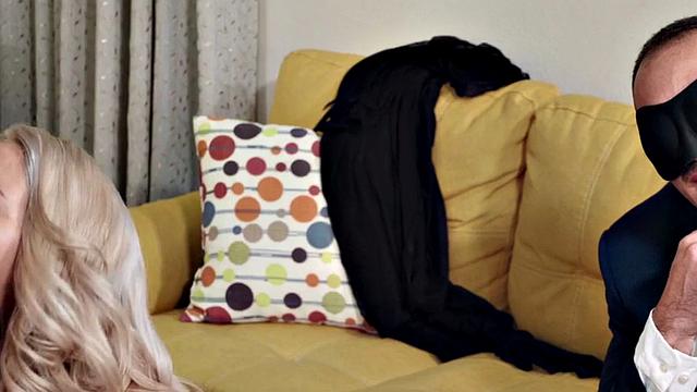 Bisex MILF in lingerie 3some fucked in pussydrilling