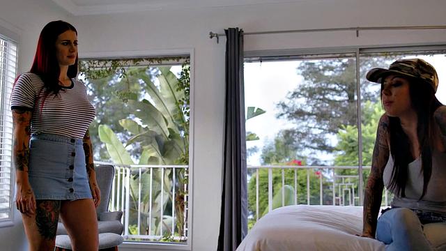 Lesbian tattooed MILFs enjoy rimming sex in the bath