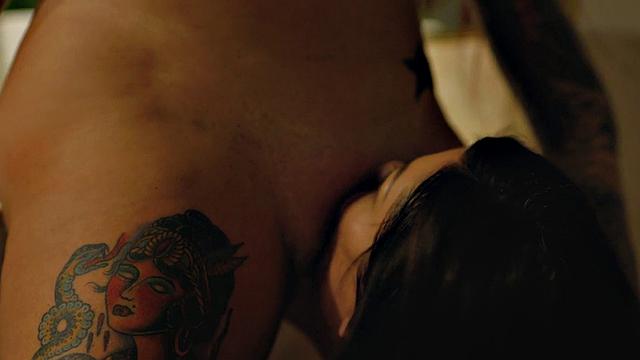 Lesbian tattooed MILFs enjoy rimming sex in the bath