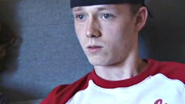 Adam и EJ не сдерживаются, глубоко сосут член и ловят мощный финиш