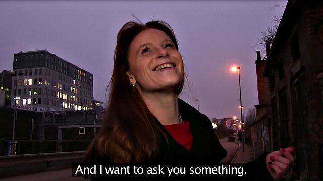 Камила Молоэ в колготках трахается с незнакомцем на улице