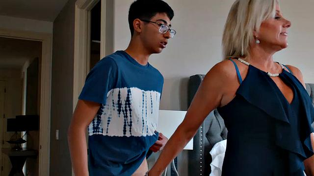 Sexy Cougar Payton Hall Fucks Young Man