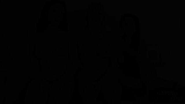 Stunning lesbians in 3some