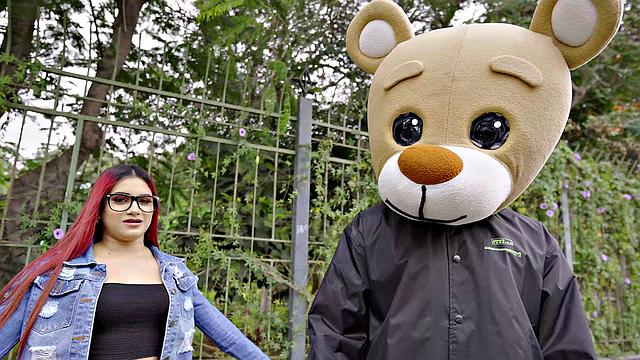 Venezuelan girl fucks bear
