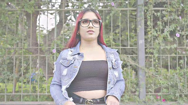 Venezuelan girl fucks bear