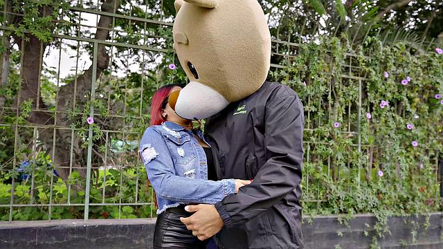 Venezuelan girl fucks bear