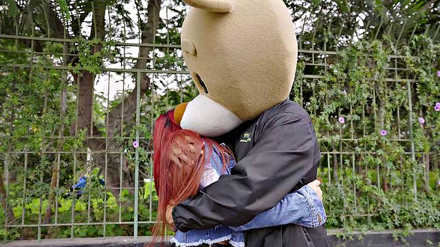 Venezuelan girl fucks bear