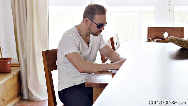 Kinky wife gives quickie