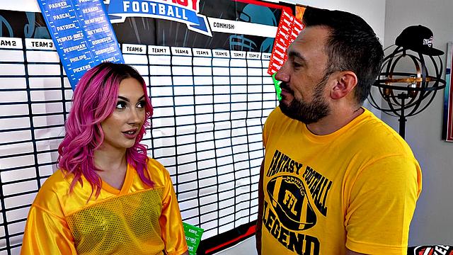 Фэнтези-драфт плавно превращается в групповуху на диване с Джазмин Лав и Обри Валентайн