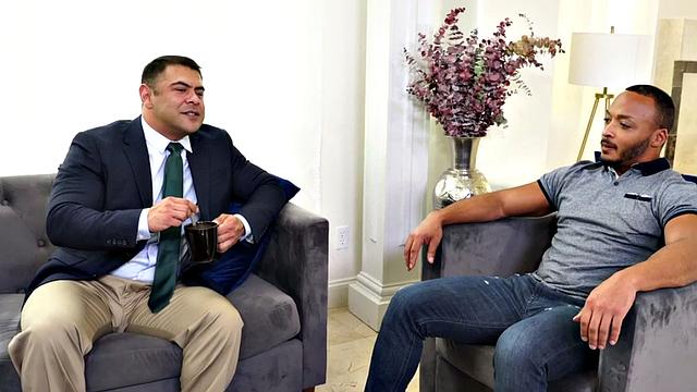 Buff muscle barebacks interracial duo after seduction