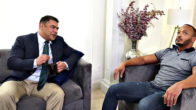 Buff muscle barebacks interracial duo after seduction