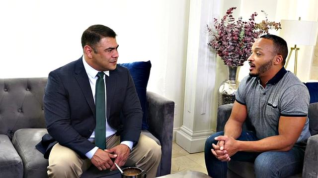 Buff muscle barebacks interracial duo after seduction