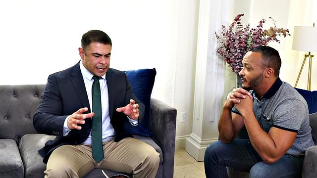 Buff muscle barebacks interracial duo after seduction