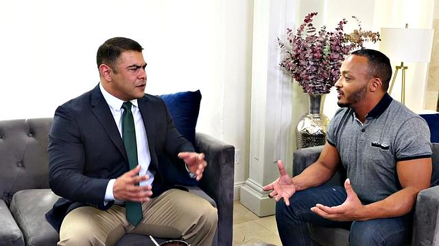 Buff muscle barebacks interracial duo after seduction