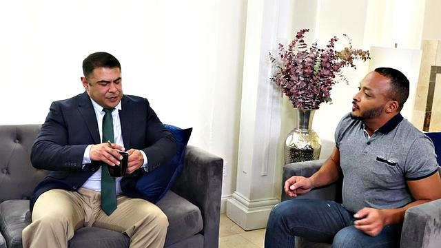 Buff muscle barebacks interracial duo after seduction