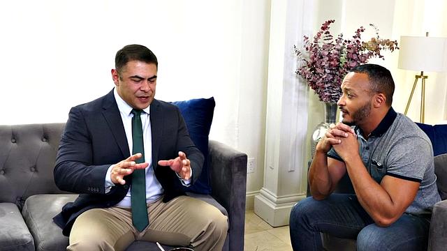 Buff muscle barebacks interracial duo after seduction