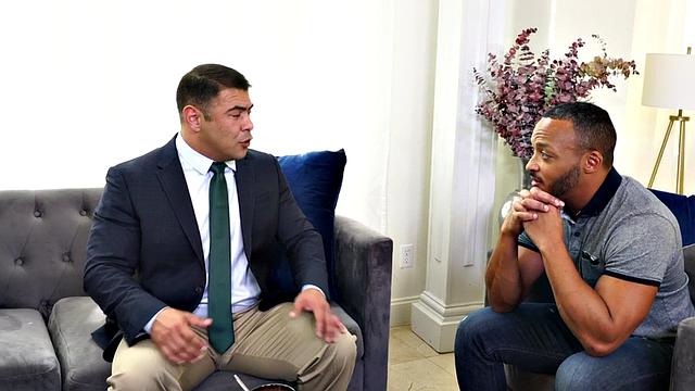 Buff muscle barebacks interracial duo after seduction