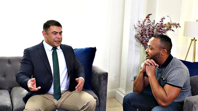 Buff muscle barebacks interracial duo after seduction