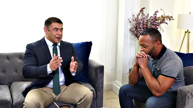 Buff muscle barebacks interracial duo after seduction