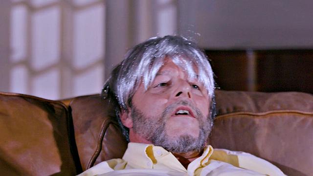 дед симулирует смертельную болезнь ради жаркого секса со взрослой внучкой