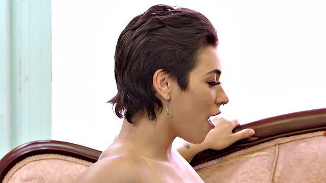 Greedy Stuk Babe Pussylicks her Alternative Bff