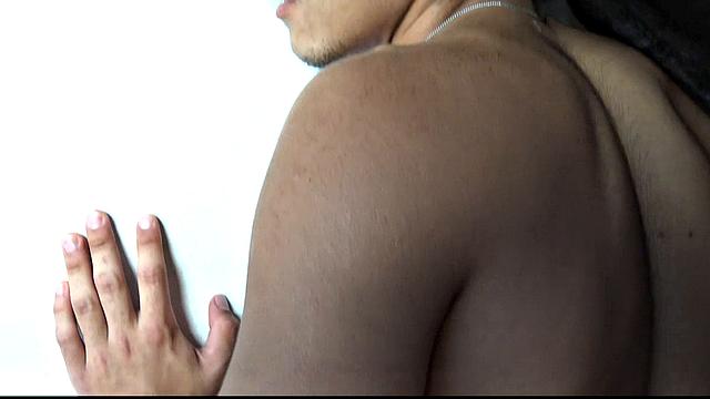 латино работяга соглашается на толстый член ради денег