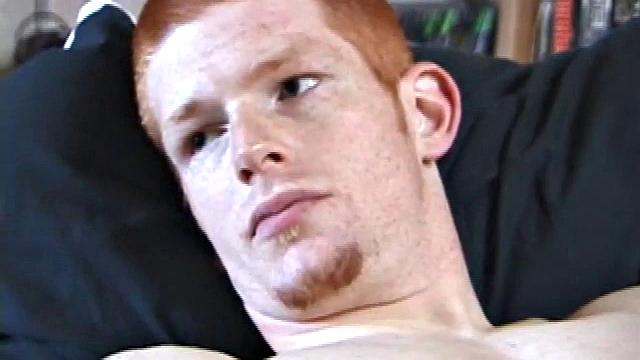 тристан дрочит так, что сперма летит фонтаном