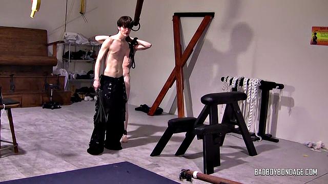 Horny Boy Hung Up &amp;amp; Stretched - Justen Moore &amp;amp; Lester Braxston