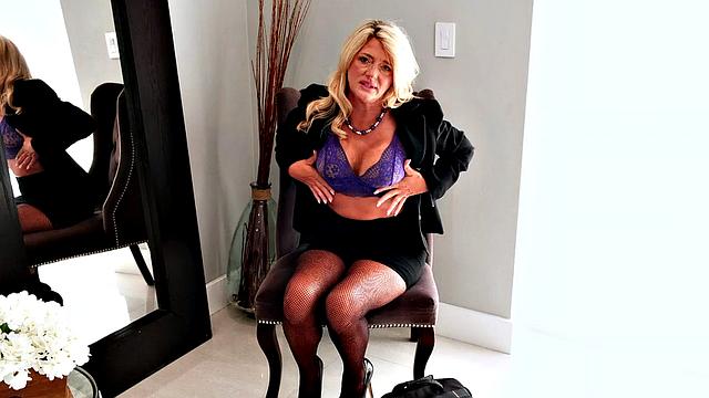 Meet Dana Rey. Woman with a very sexy body.