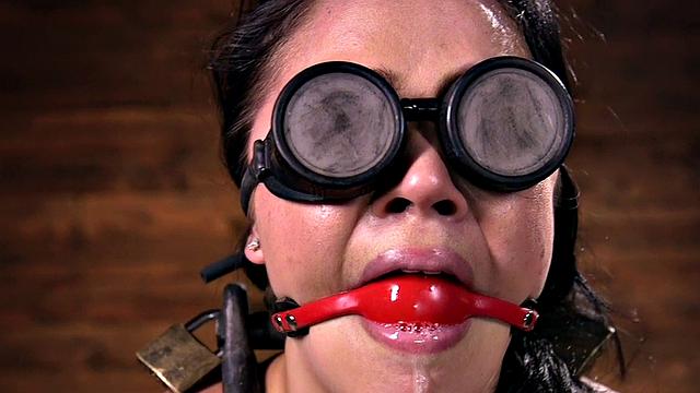 SD bonded bitch handling electrosex