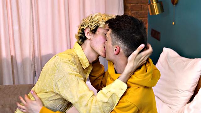 Elio Pjatteryd Gets Banged by Mike Steed
