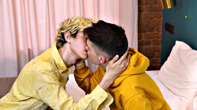 Elio Pjatteryd Gets Banged by Mike Steed