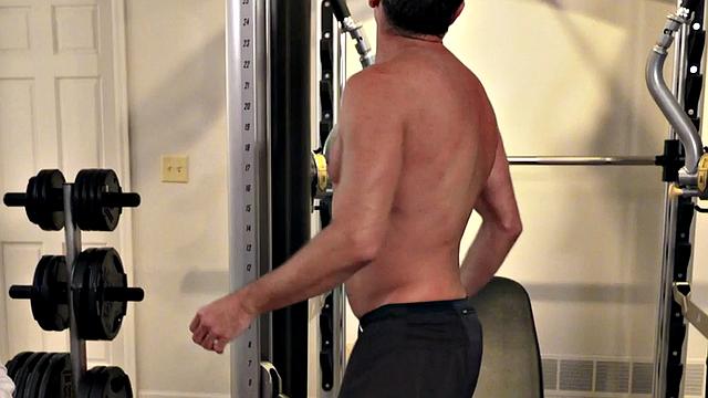 Gym stud barebacks DILF in gym after dickblowing