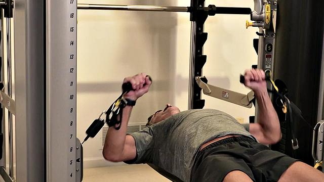 Gym stud barebacks DILF in gym after dickblowing