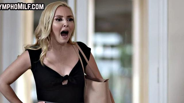 Big-ass redhead nympho fucked and facesitted in FFM 3some