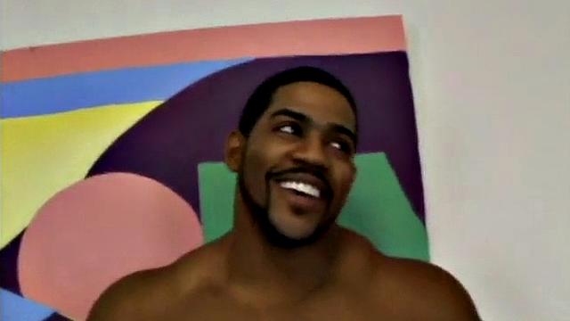 Блондинка в групповухе получает двойное проникновение и кончает от жёсткого секса.