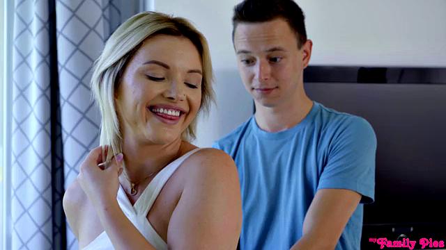 сводный брат вылизывает киску и жестко трахает