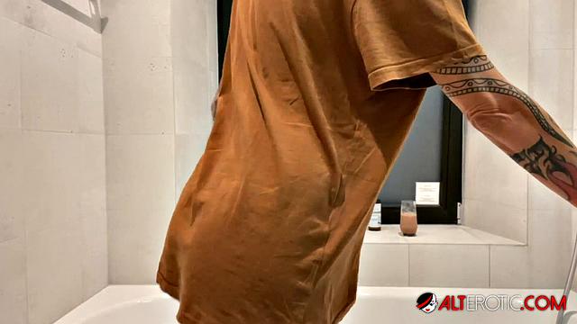 Lucy ZZZ Bathtub Fucking One Camera Shot