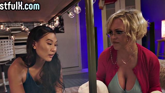 Hugetitted GILF in les trio