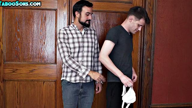 Hairy muscular DILF rimming twunk