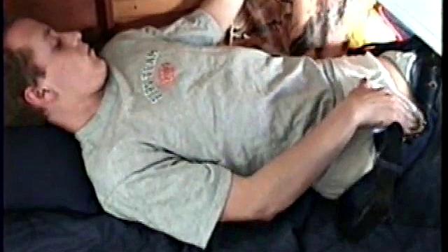 Amateur Calvin Masturbates